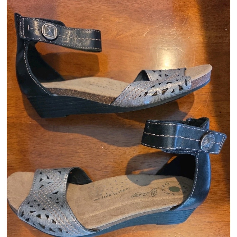 Earth Origins Women's Wedge Sandal, Silver Metallic Leather, Size 8